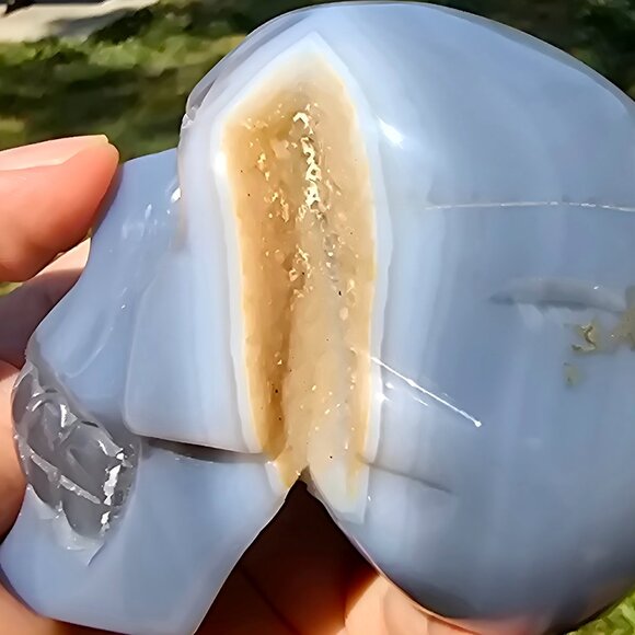 Agate Skull โ Stability โข Inner Strength โข Earth Wisdom - Picture 7 of 7